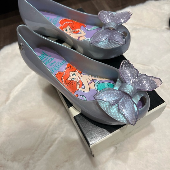 Mini Melissa size 13 Disney the little mermaid Ariel bow flats in shimmer blue - Picture 2 of 3